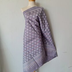 ซิ่น ผ้าไหมมัดหมี่ยกดอก 6ตะกอ ขนาด 1x2เมตร ลายดอกแก้ว พื้นสีม่วง รหัส L9A-119-MM6F3