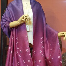 พรีออเดอร์ 3-7วัน ผ้าคลุมไหล่ไหม ยกดอก มัดย้อม ไล่เฉดสี ขนาด 65x200ซม. สีม่วง สีม่วงแดง รหัส ZYE-TT0622661