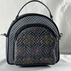 กระเป๋าผ้าไหม ทรงมินิ ขนาด 14x23x22ซม.ความสูงหูจับ 8 ซม. สีเทา รหัส GLA-ME-07106816