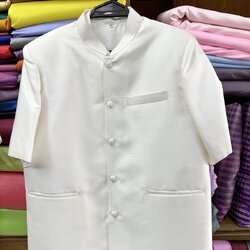 เสื้อสูทไหม แขนสั้น คอพระราชทาน ยกดอกลูกแก้ว สีขาวครีม ไซส์ XL รหัส DR-ST-1114673