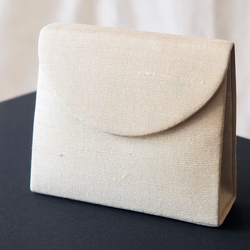 กระเป๋าใส่ของขนาดเล็ก ขนาด 3x9.5x8 cm.สีขาวครีม GL-CT-103398