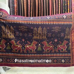 ซิ่น ผ้าไหมมัดหมี่ทอยกดอก 5ตะกอ งานชั้นครู ขนาด 1x2เมตร ลายสิงห์คู่ มีหน้านางชายครุย ท้องผ้าสีดำเชิงแดง รหัส M2A-PS-05076873