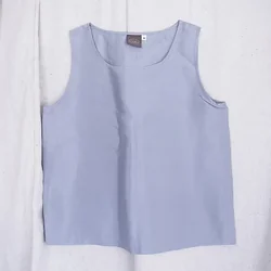 เสื้อแขนกุดไหมแท้ เฉดสีฟ้าเทาพาสเทล รหัส TOP031