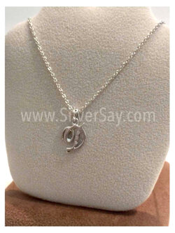 จี้อักษร D ฝังเพชรสวิส