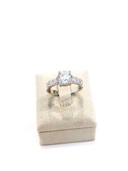 แหวนเพชรสวิส 7 มม./1.3 กะรัต/บ่าเพชรแถวสามเม็ด