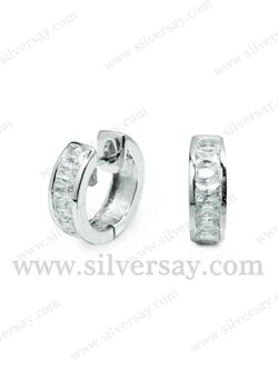 ต่างหูห่วงฝังเพชรสวิสสี่เหลี่ยมบาเกท 2x3 มม. รางล็อคแถวครึ่งวง