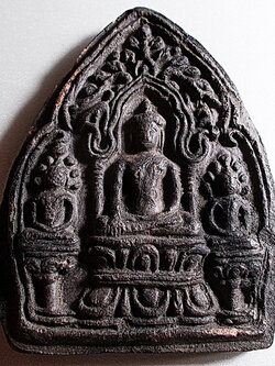 พระซุ้มกระรอกกระแต เนื้อดิน หลังโค๊ต เก่าไม่ทราบที่