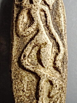 พระลีลาขาไขว้ เนื้อผง เก่าไม่ทราบที่