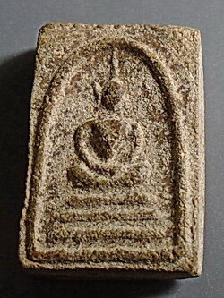 สมเด็จคะแนนหลังยันต์จม เก่าไม่ทราบที่