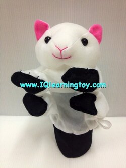 หุ่นมือตุ๊กตาสัตว์สอนคำศัพท์ Cat-แมว ด้านหลังของหุ่นมือจะสกรีนคำศัพท์ภาษาไทย-อังกฤษตามชื่อสัตว์แต่ละชนิดไว้ สอนการเล่าเรื่องให้เกิดจินตนาการ ส่งฟรี