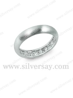 แหวนแก้เคล็ดซ่อนเพชรเก้าเม็ด/คลาสสิค-วงหนา/แลขนแมว/สีทองคำขาว