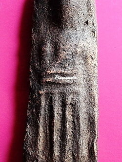 พระร่วงยืน เนื้อดิน ลป.ยิ้ม วัดเจ้าเจ็ด อยุธยา