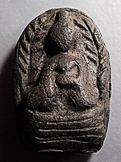 พระรอดมือโต เนื้อดินผสมผงใบลาน ก้นจารย์ ลพ.กวย วัดโฆสิตาราม ชัยนาท