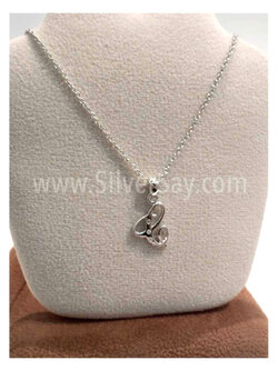 จี้อักษร C ฝังเพชรสวิส