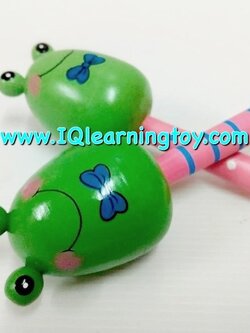 ลูกแซ็กกบ (ลูกซัดกบ)มาราคัสเป็นเครื่องดนตรีสีสวยสดใส 1 คู่ (2 ลูก) เล่นโดยการเขย่าเพื่อให้จังหวะ ให้ความสนุกสนาน ร่าเริงสดใส ขนาด 8 นิ้ว ส่งฟรี