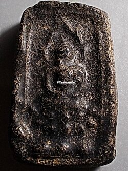 สมเด็จหลวงพ่ออินทร์เทวดา วัดไทรม้าใต้ นนทบุรี เนื้อดินผสมผงจุ่มรัก ปี 2440