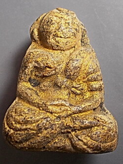 พระพิมพ์อรหันต์ลอยองค์ ลป.เทพโลกอุดร กรุวังหน้า