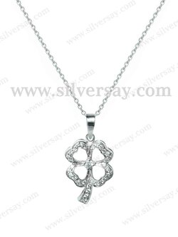 จี้ใบโคลเวอร์แบบมีก้าน Clover 4 ฉลุลาย ฝังเพชรสวิสไมโครแถว