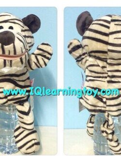 หุ่นมือตัวสัตว์ รูปเสือลาย ขยับปากและแขนได้ ขนนุ่มมาก รุ่นนี้พิเศษคือ จะมีทั้งตัวแขนขา พร้อมขยับปากได้ ส่งฟรี