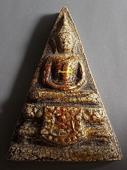 สมเด็จสามเหลี่ยม พิมพ์สามปลื้ม กรุวัดอินทร์ บางขุนพรหม