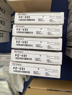 Photoelectric Sensor ยี่ห้อ Keyence รุ่น PZ-V31 (NPN, ระยะตรวจจับ 5 ถึง 300 มม) (New)