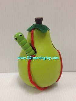 ของเล่นไม้ - ชุดผลไม้ร้อยเชือก ลูกแพร์ เจ้าหนอนน้อย เจาะลูกแพร์อย่างเอร็ดอร่อย ของเล่นร้อยเชือก ฝึกพัฒนาการกล้ามเนื้อมือ กับสายตา ฝึกสมาธิ ส่งฟรี