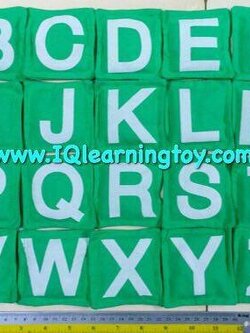 ถุงถั่วผ้าสอนพยัญชนะ A-Z เรียนรู้ภาษาอังกฤษ และฝึกประสาทสัมผัส สามารถนำถุงถั่วมาเป็นสื่อการสอนสร้างคำศัพท์ ส่งฟรี
