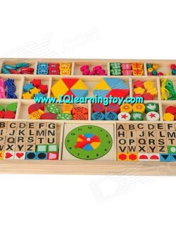 ของเล่นไม้ - ร้อยเชือกลูกปัดสร้างสรรค์ ภายในชุดประกอบด้วยลูกปัดไม้รูปทรงและรูปร่างต่างๆสีสันสวยงาม รวมทั้งลูกปัดพยัญชนะภาษาอังกฤษต่างๆ