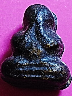 พระปิดตา เนื้อผงจุ่มรัก ลพ.ทองสุข วัดสะพานสูง ปี พ.ศ. ๒๕๐๖-๒๕๑๕