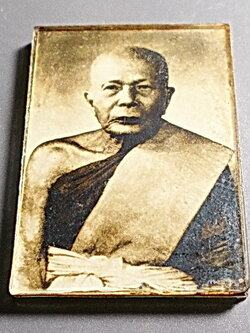 รูปถ่ายขาวดำหลวงพ่อแดง วัดเขาบันไดอิฐ อัดกระจก