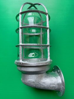 โคมผนังใส รองรับขั้ว E27 จำนวนบรรจุ 8 โคม / ลัง