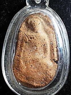 พระเนื้อดินหลังยันต์ ลพ.ถิร วัดป่าเลไลย์ สุพรรณบุรี ในเลี่ยมเดิมพร้อมบูชา