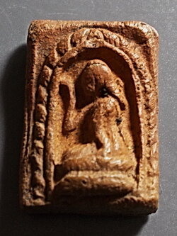 นางกวัก เนื้อดินหลังยันต์ ท่านเจ้าคุณนรฯ วัดเทพศิรินทร์ กรุงเทพฯ ปี 2495