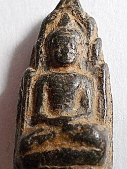 พระผงคลุกรัก พิมพ์สมาธิ เก่าไม่ทราบที่