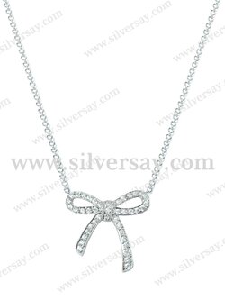สร้อยคอพร้อมจี้โบว์ริบบิ้นฝังเพชรสวิสแถวไมโครเซต
