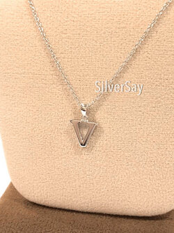 จี้ตัวอักษร V