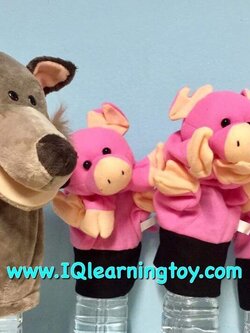 ชุดหุ่นมือเล่านิทานเรื่องลูกหมูสามตัวกับหมาป่า มีหุ่นมือหมาป่าขยับปากได้ กับหุ่นมือหมู 3 ตัวที่ขยับแขนขาได้ ผ้ารุ่ม สีสวย ส่งฟรี