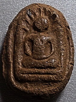 พระเม็ดบัว เนื้อดิน ลพ.อ๋อย วัดไทร บางขุนเทียน ปี 2490