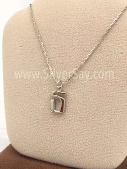 จี้ตัวอักษร ธ.ธง