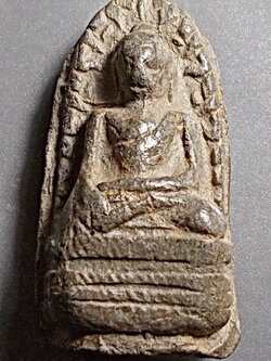 พระรอดครูบาทา เจ้าอาวาสวัดพระคงฤาษี ผสมผงเก่าพระกรุลำพูน