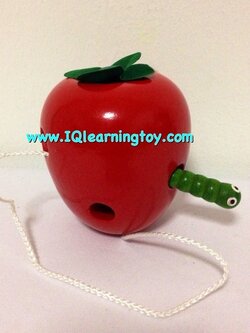 ของเล่นไม้ - ชุดผลไม้ร้อยเชือก แอปเปิ้ลแดง เจ้าหนอนน้อย เจาะลูกแอบเปิ้ล ของเล่นร้อยเชือก ฝึกพัฒนาการกล้ามเนื้อมือและสายตา ฝึกสมาธิ ส่งฟรี