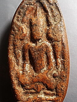 พระขุนแผนแตงกวาผ่าซีก กรุวัดพระรูป จ.สุพรรณบุรี