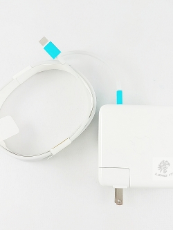 Apple (Macbook) Adapter 61W USB-C Power Adapter and USB-C Charge Cable