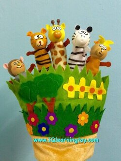 หุ่นถุงมือชุดสวนสัตว์ ได้แก่ ลิง เสือ ยีราฟ ม้าลาย กวาง ใช้เสริมในกิจกรรมต่างๆ ให้สนุกสนานมากขึ้น ดึงความสนใจ และสมาธิของเด็กๆได้นานขึ้นค่ะ ส่งฟรี