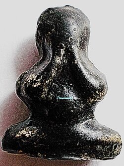 พระปิดตาพิมพ์ชลูด หลวงพ่อทองสุข วัดสะพานสูง จ.นนทบุรี เนื้อผงจุ่มรัก