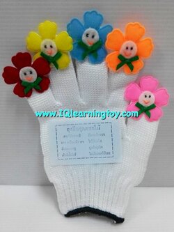 หุ่นถุงมือชุดดอกไม้สีต่างๆ ได้แก่ สีแดง เหลือง ฟ้า ส้ม ชมพู ใช้เสริมในกิจกรรมการเรียนรู้ให้สนุกขึ้น ดึงความสนใจและสมาธิของเด็กๆได้นานขึ้น จัดส่งฟรี