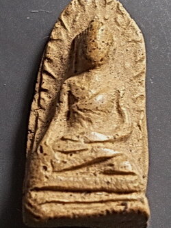 พระรอด เนื้อดิน วัดพระสิงห์ ปี 2496