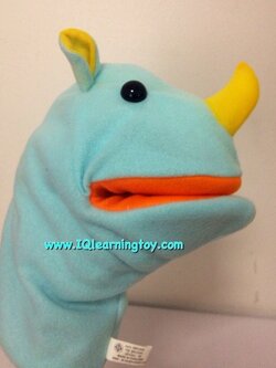 Rhino-Sound เป็นหุ่นมือตุ๊กตาหัวสัตว์รูปแรด เมื่อสวมใส่มือแล้วขยับปากบีบแล้วมีเสียง ใช้ประกอบการสอนหรือใช้เพื่อเสริมในกิจกรรมต่างๆ ให้สนุกสนานมากขึ้น