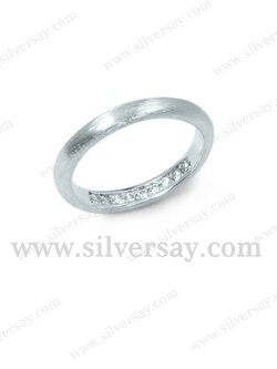 แหวนแก้เคล็ดซ่อนเพชรเก้าเม็ด/คลาสสิค-วงบาง/แลขนแมว/สีทองคำขาว