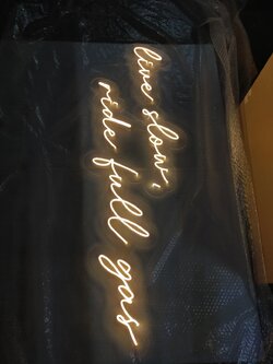 ไฟนีออน เฟค